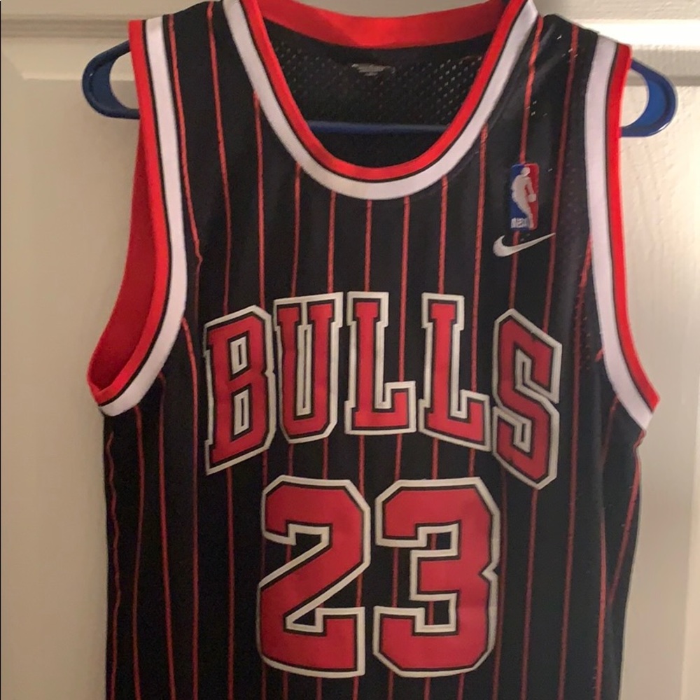 Michael Jordan ( Chicago Bulls ) Throwback Jersey!
